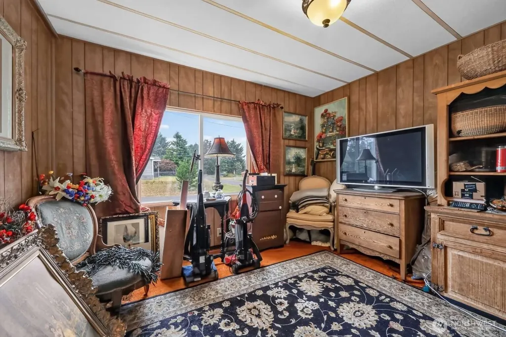 701 Edgewood Avenue NE Ocean Shores WA 98569