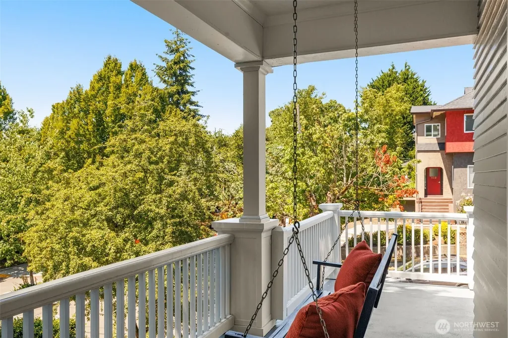 732 15th Avenue Seattle WA 98122