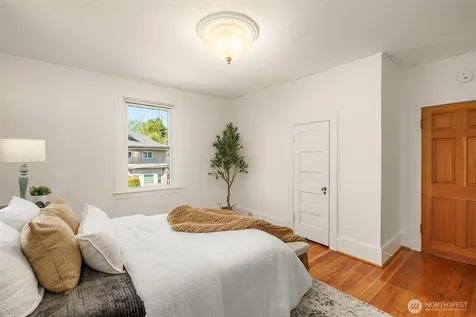 732 15th Avenue Seattle WA 98122