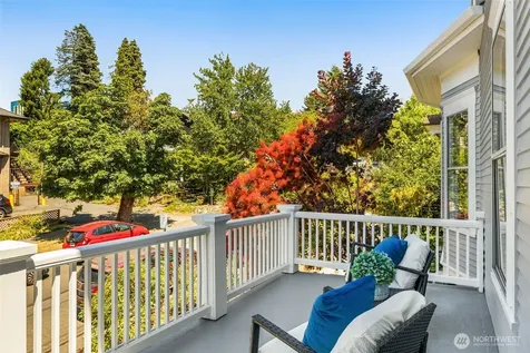 732 15th Avenue Seattle WA 98122