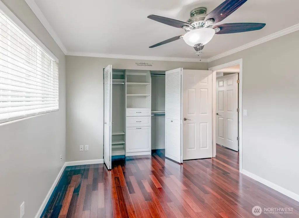 5207 Erlands Point Road NW Bremerton WA 98312