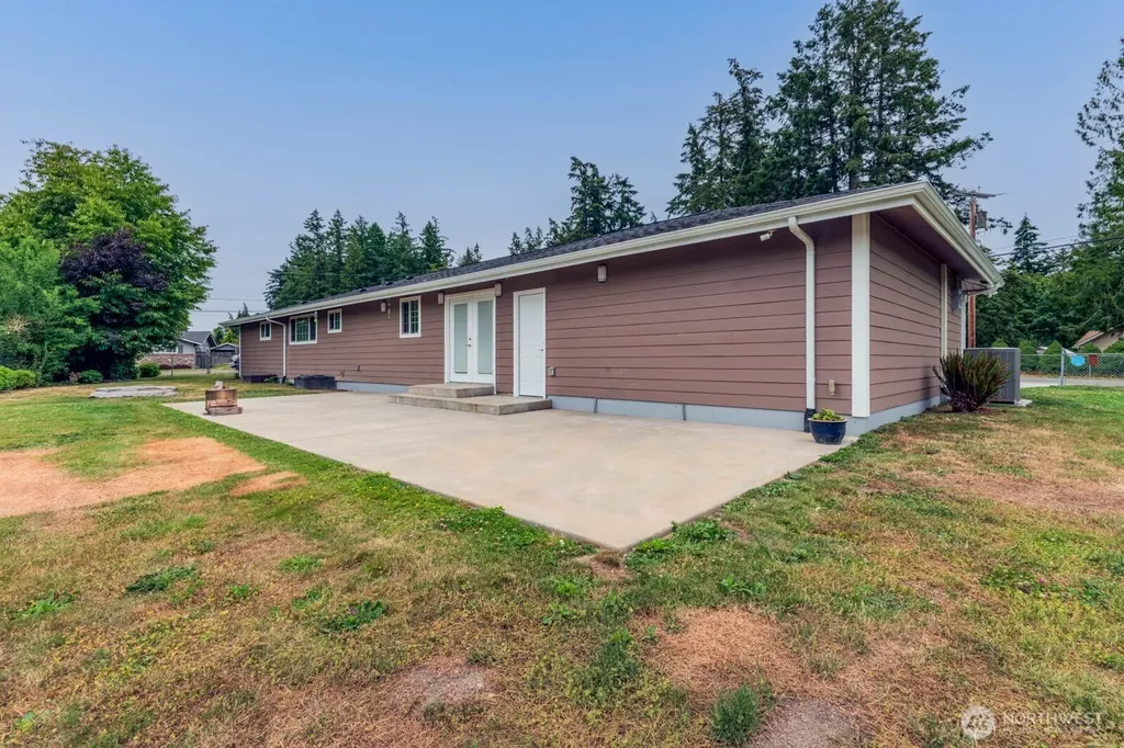 5207 Erlands Point Road NW Bremerton WA 98312