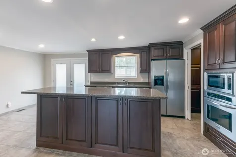 5207 Erlands Point Road NW Bremerton WA 98312