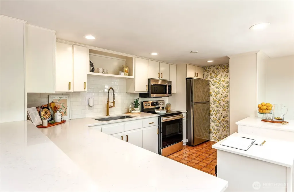 6246 39th Avenue NE Seattle WA 98115