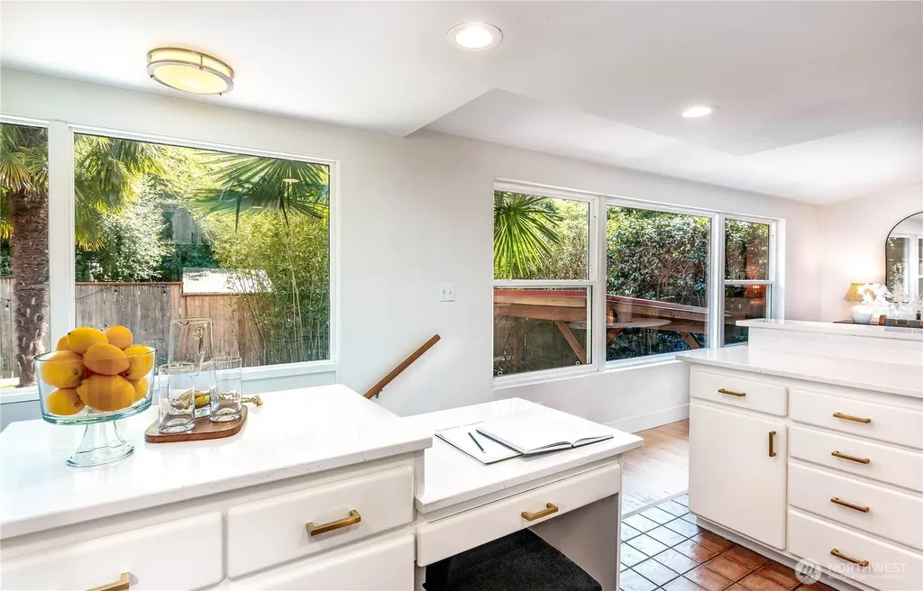 6246 39th Avenue NE Seattle WA 98115