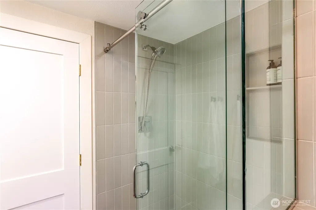 6246 39th Avenue NE Seattle WA 98115