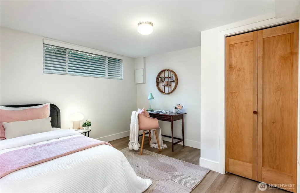 6246 39th Avenue NE Seattle WA 98115