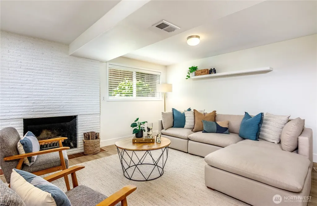 6246 39th Avenue NE Seattle WA 98115