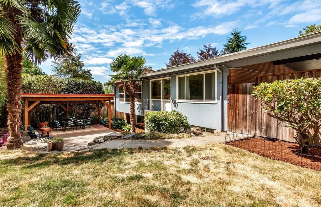 6246 39th Avenue NE Seattle WA 98115
