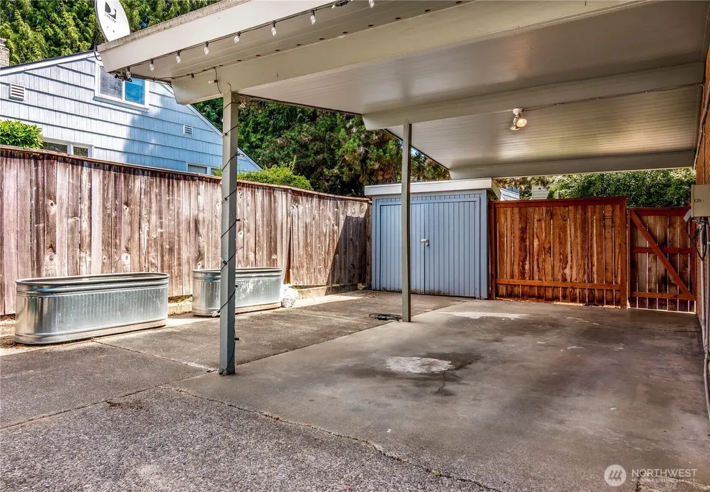 6246 39th Avenue NE Seattle WA 98115