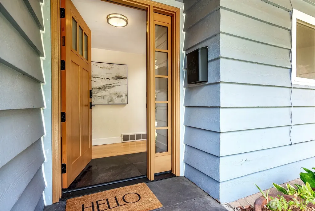 6246 39th Avenue NE Seattle WA 98115