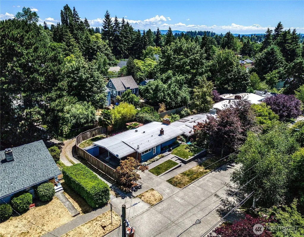 6246 39th Avenue NE Seattle WA 98115