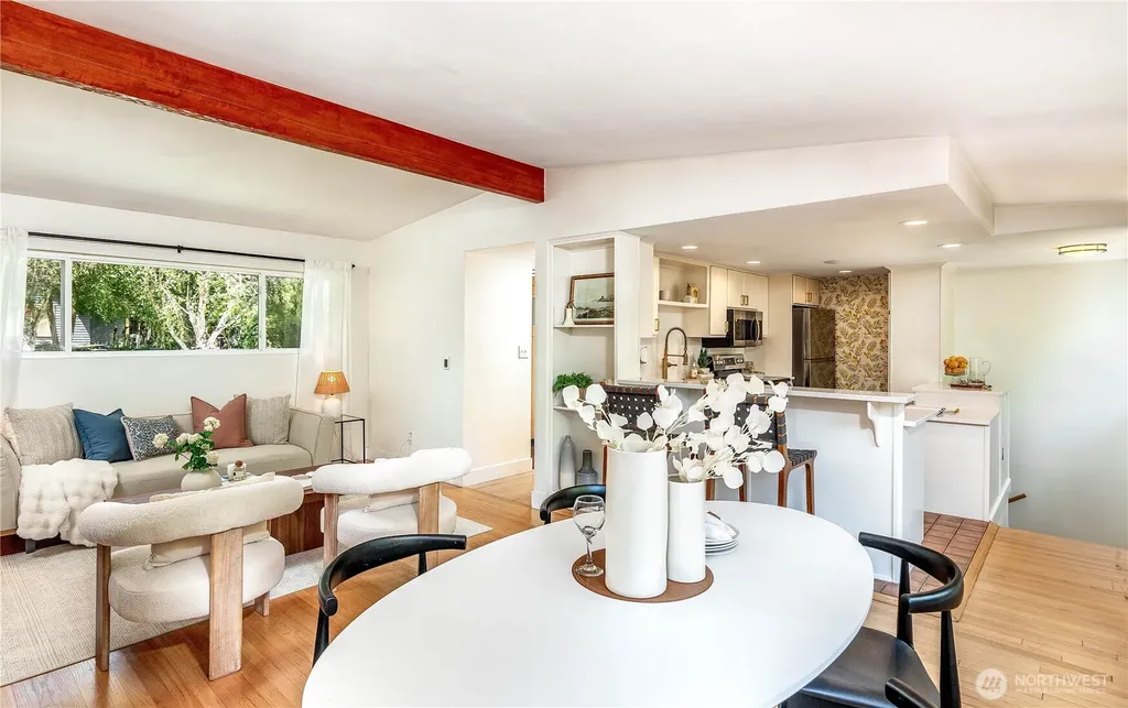 6246 39th Avenue NE Seattle WA 98115