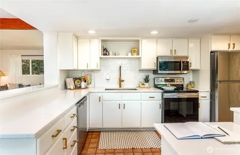 6246 39th Avenue NE Seattle WA 98115