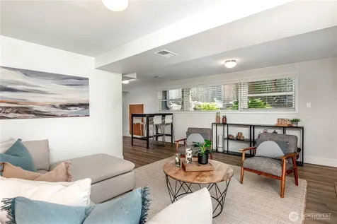 6246 39th Avenue NE Seattle WA 98115