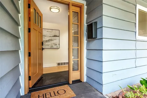 6246 39th Avenue NE Seattle WA 98115