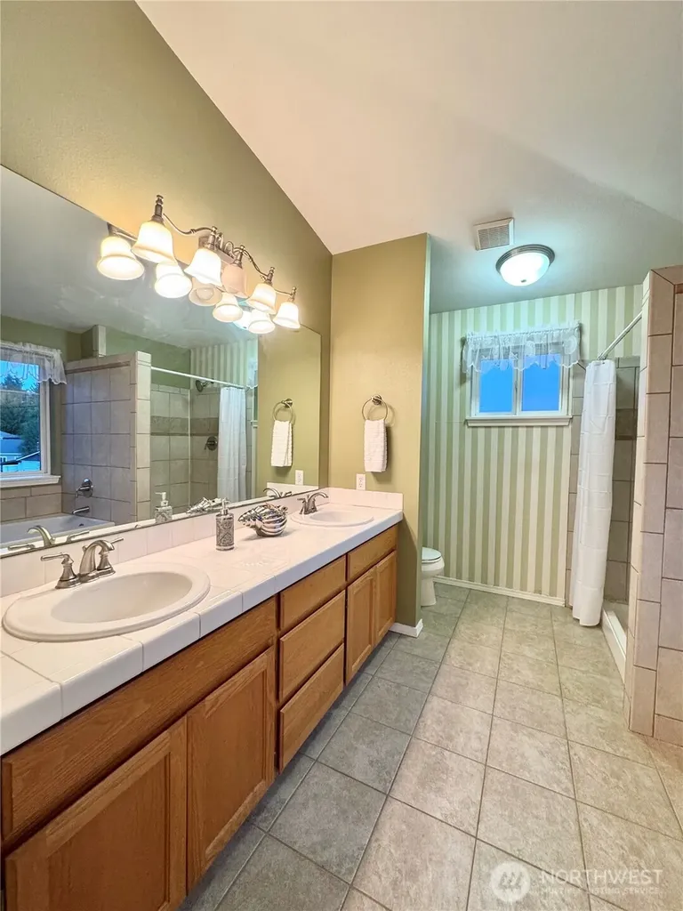 18319 Driftwood Drive E Lake Tapps WA 98391