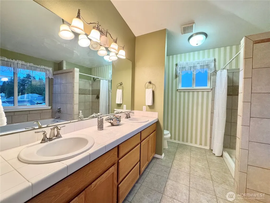18319 Driftwood Drive E Lake Tapps WA 98391