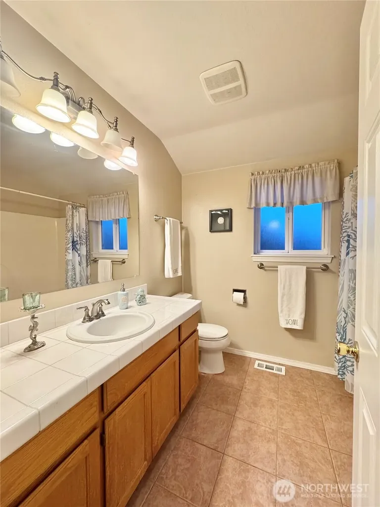 18319 Driftwood Drive E Lake Tapps WA 98391