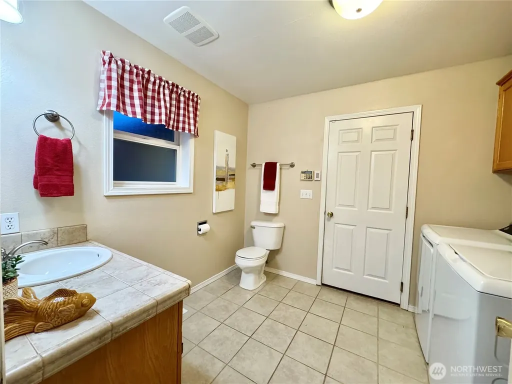 18319 Driftwood Drive E Lake Tapps WA 98391