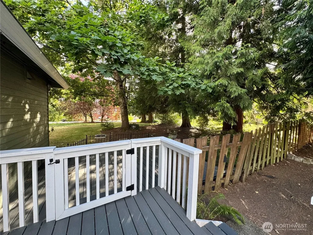 18319 Driftwood Drive E Lake Tapps WA 98391