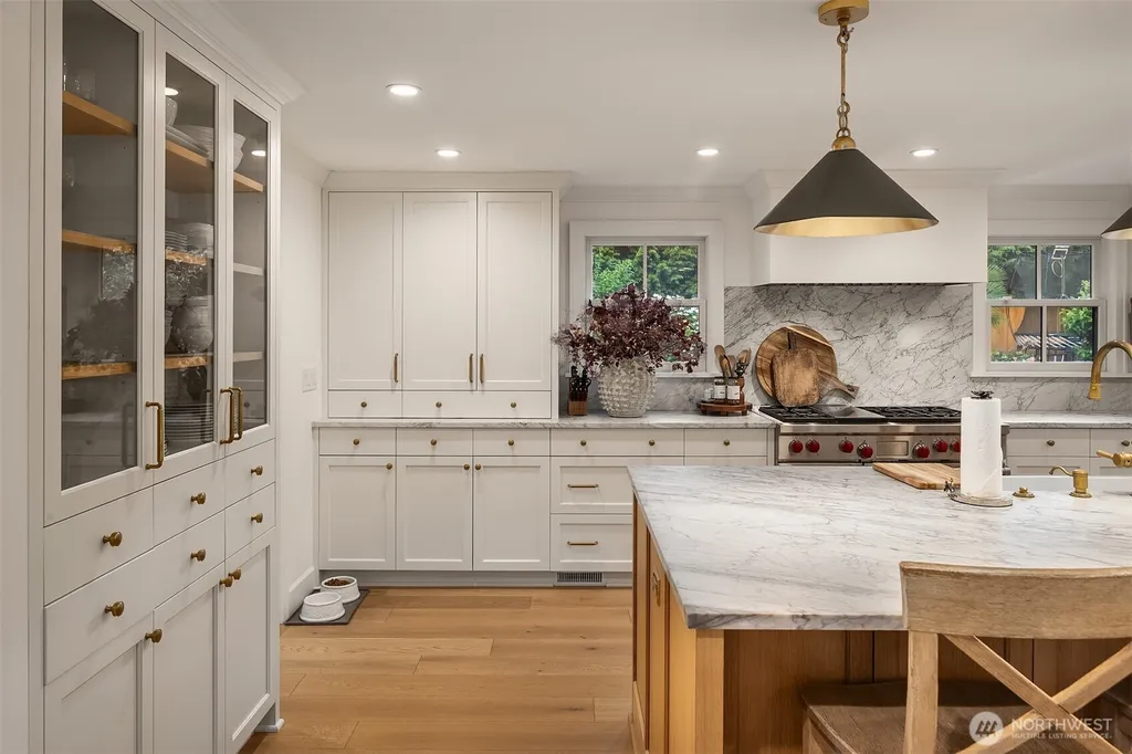 7306 Island Crest Way Mercer Island WA 98040