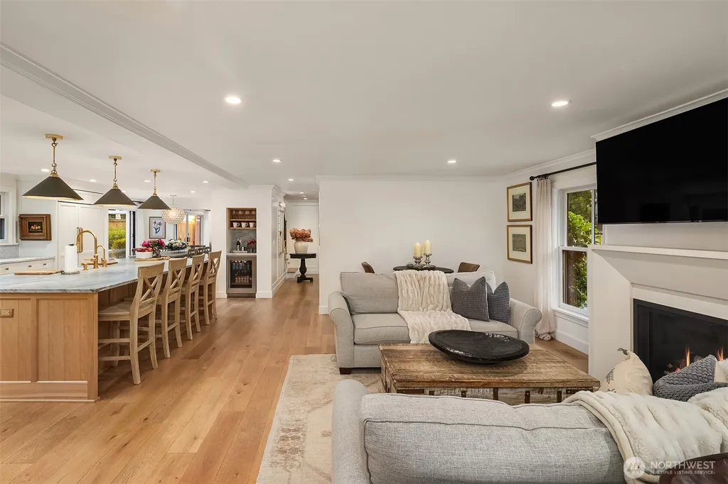 7306 Island Crest Way Mercer Island WA 98040