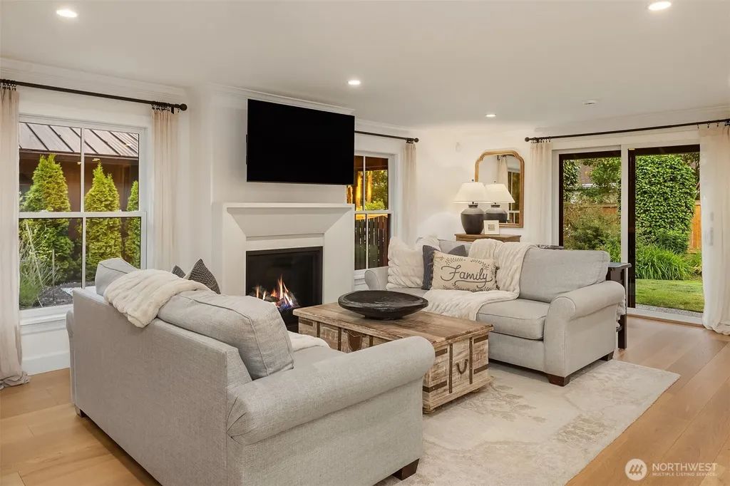 7306 Island Crest Way Mercer Island WA 98040