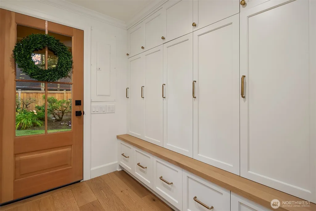 7306 Island Crest Way Mercer Island WA 98040