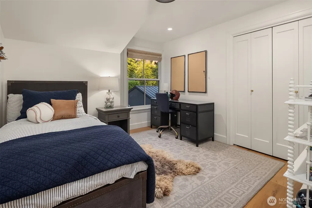 7306 Island Crest Way Mercer Island WA 98040