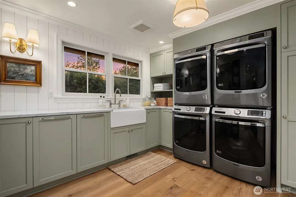 7306 Island Crest Way Mercer Island WA 98040