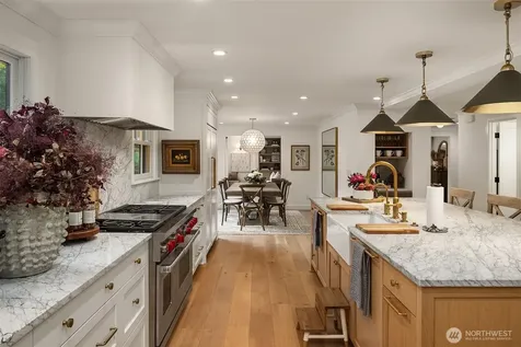7306 Island Crest Way Mercer Island WA 98040