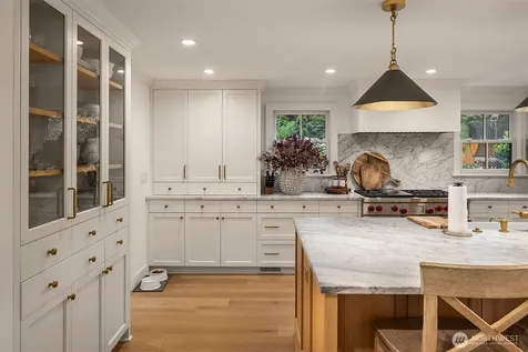 7306 Island Crest Way Mercer Island WA 98040