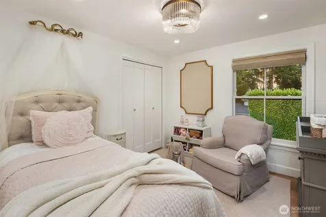 7306 Island Crest Way Mercer Island WA 98040