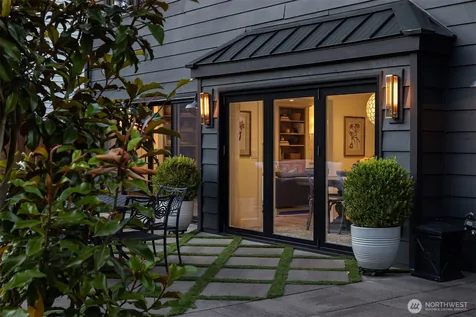 7306 Island Crest Way Mercer Island WA 98040