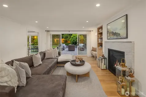 7306 Island Crest Way Mercer Island WA 98040