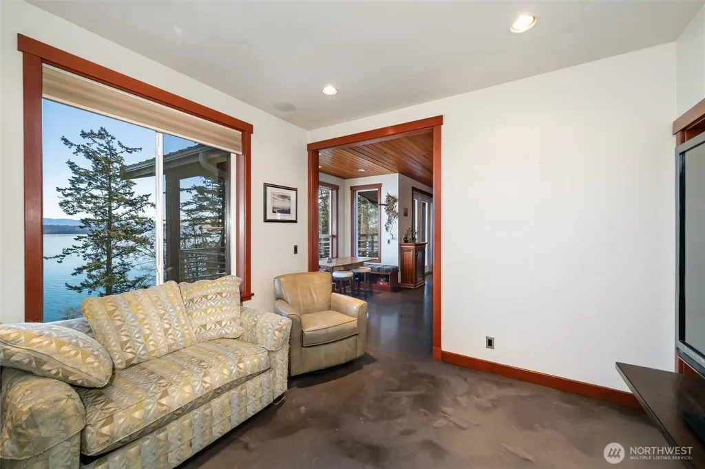 1822 Seacrest Drive Lummi Island WA 98262