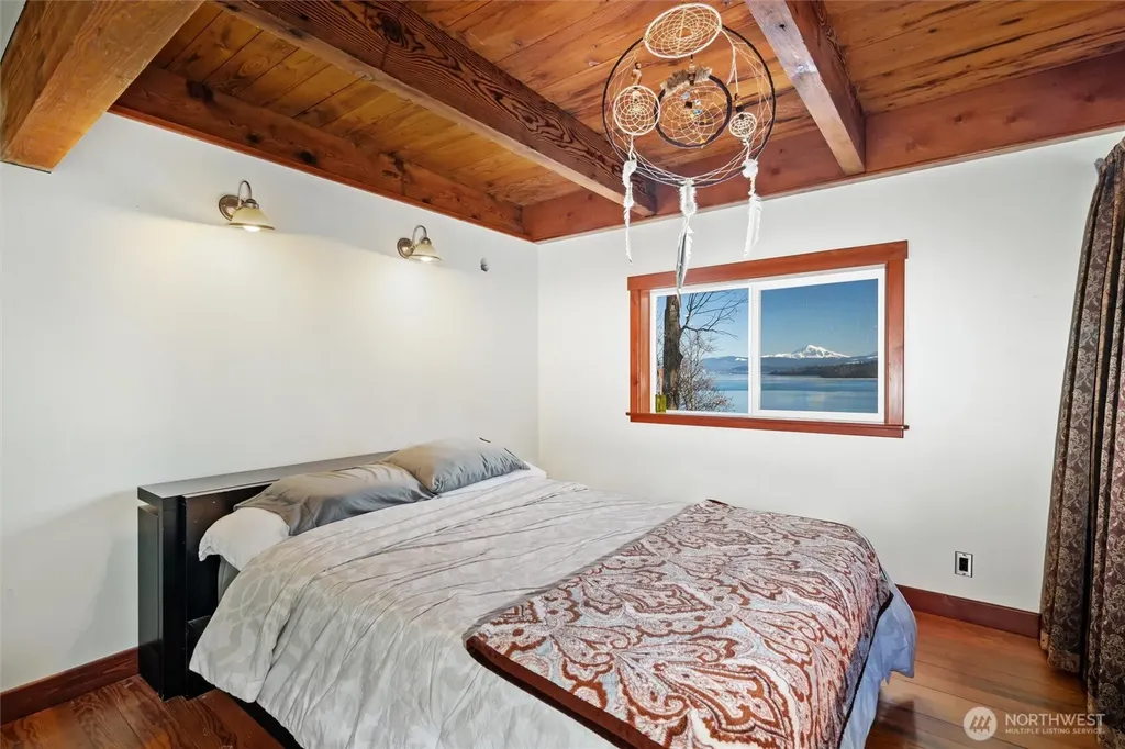 1822 Seacrest Drive Lummi Island WA 98262