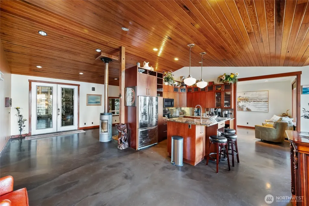 1822 Seacrest Drive Lummi Island WA 98262