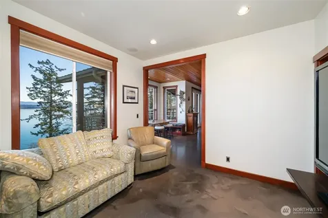 1822 Seacrest Drive Lummi Island WA 98262