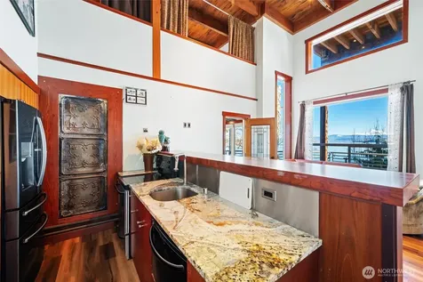 1822 Seacrest Drive Lummi Island WA 98262