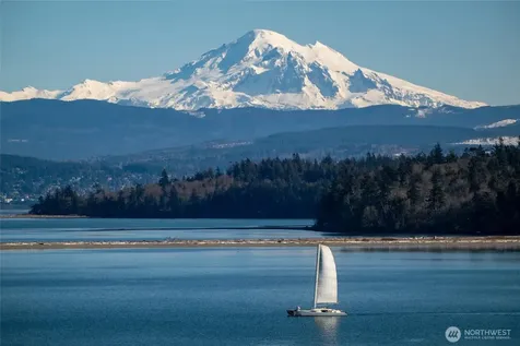 1822 Seacrest Drive Lummi Island WA 98262