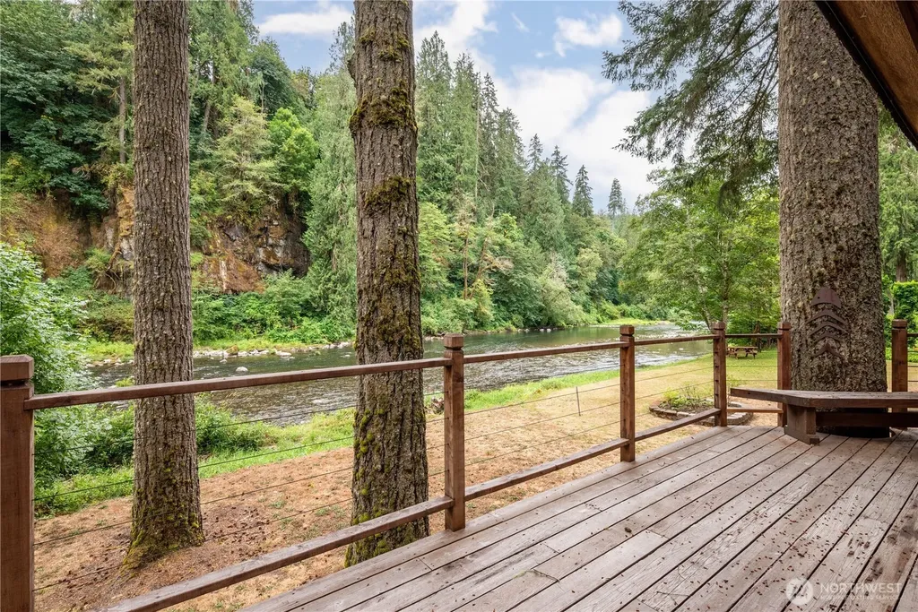 211 Laverne Drive Kalama WA 98625