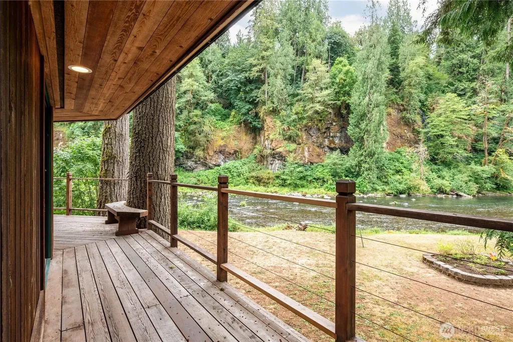211 Laverne Drive Kalama WA 98625