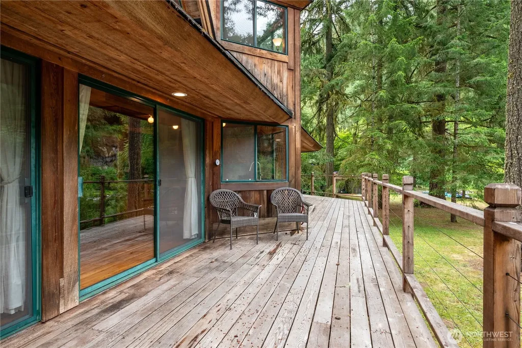 211 Laverne Drive Kalama WA 98625