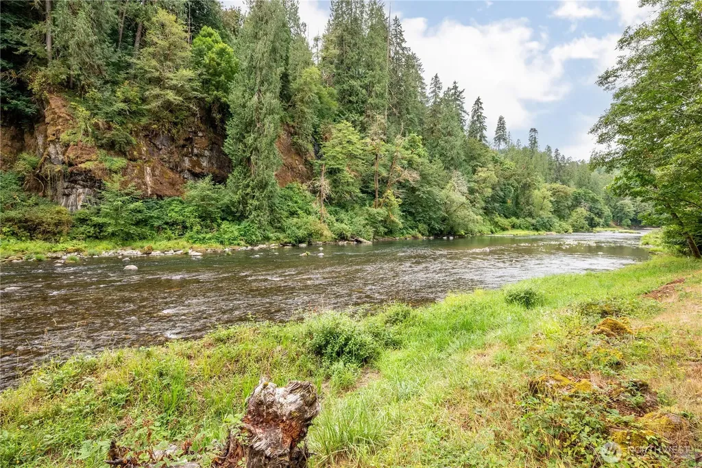 211 Laverne Drive Kalama WA 98625