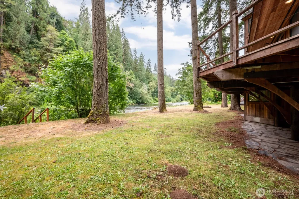 211 Laverne Drive Kalama WA 98625