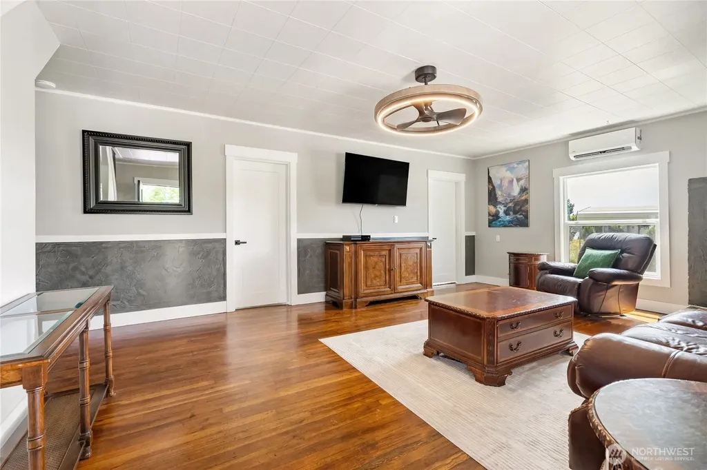 606 N 5th Street Elma WA 98541