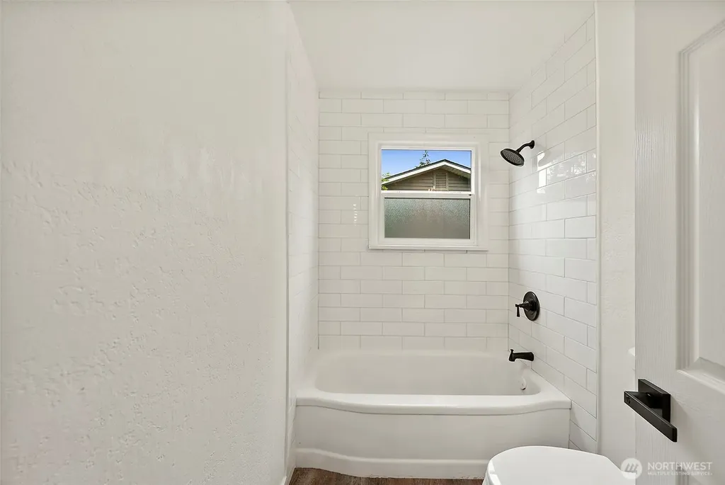8811 SW Wildwood Avenue Lakewood WA 98498