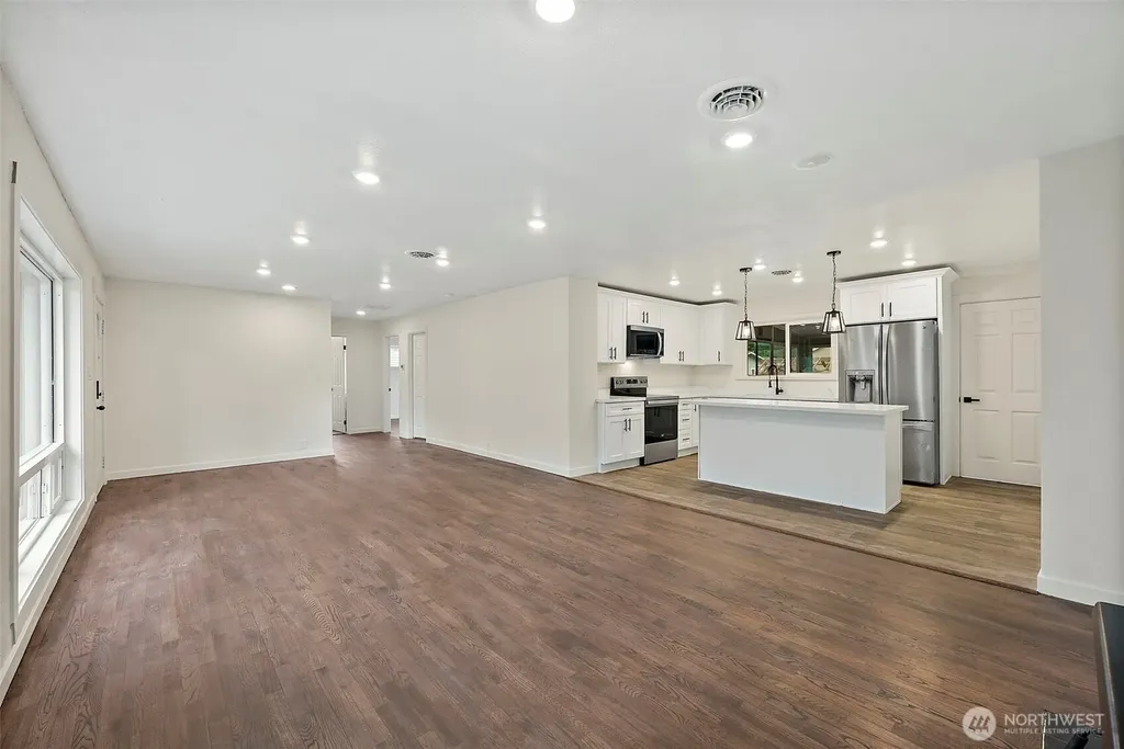 8811 SW Wildwood Avenue Lakewood WA 98498